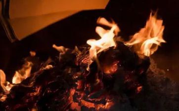 为什么小夜要烧纸 新年为什么要烧纸?