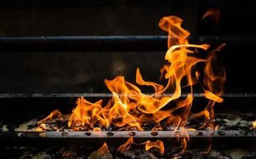 为什么清明节有人在十字路口烧纸2022