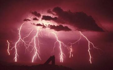 梦见好多人一同看电影好吗 有什么征兆