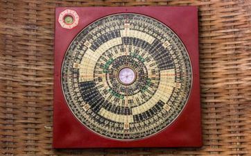 2025年七月初九出世唐姓女孩生辰八字取姓名